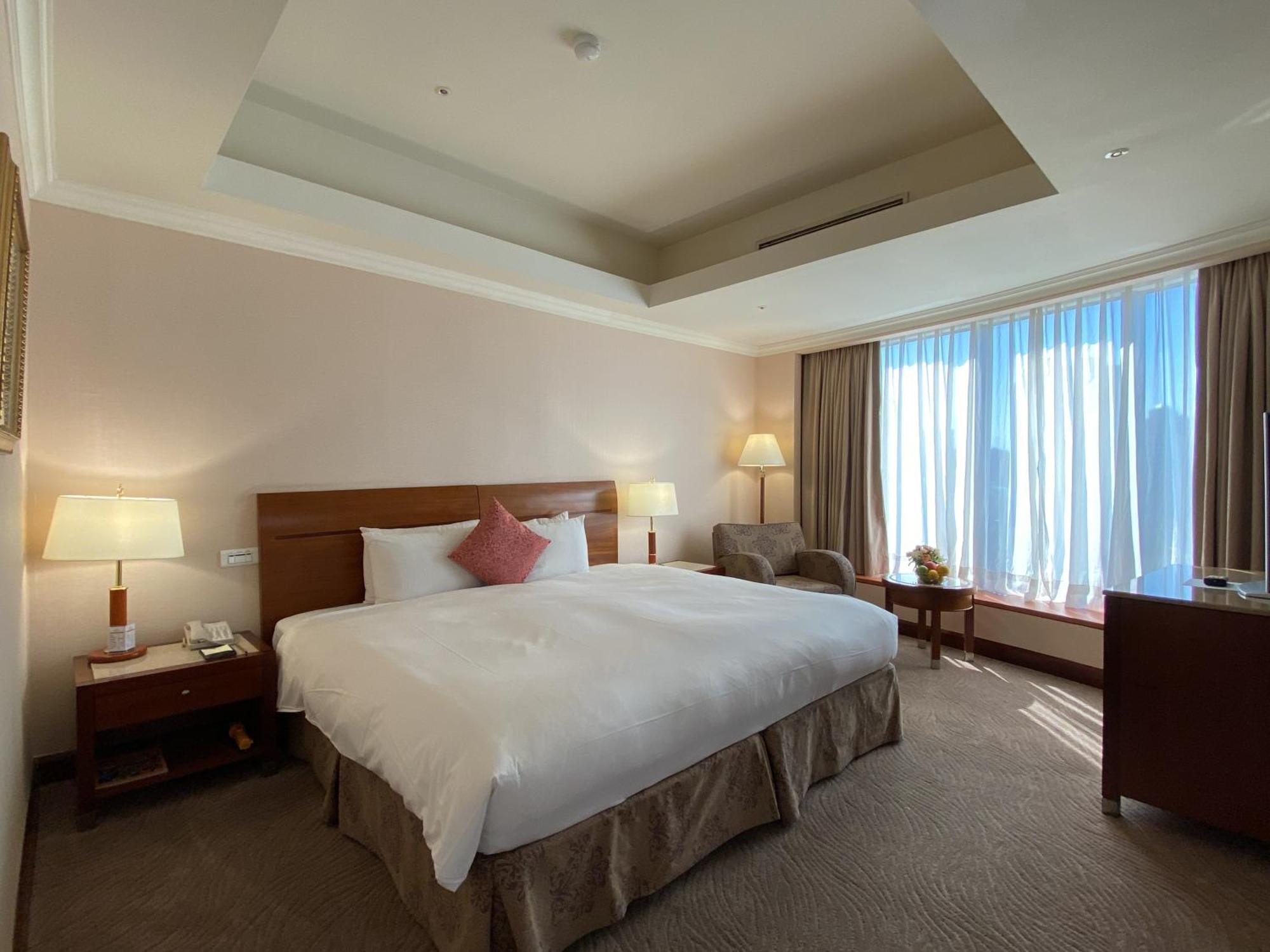 Monarch Plaza Hotel Таоюань Номер фото